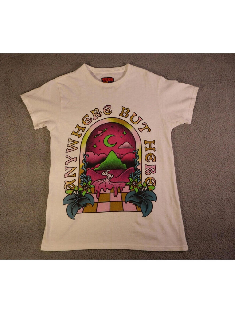 Teen Hearts Graphic shirt Small "Anywhere But Here" Tarot